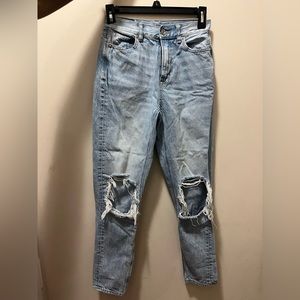 Women’s American Eagle ripped jeans